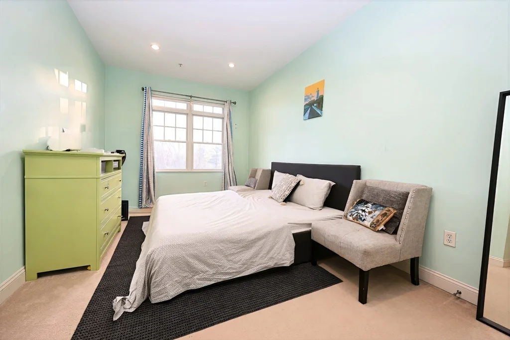 614 Pond St, Braintree