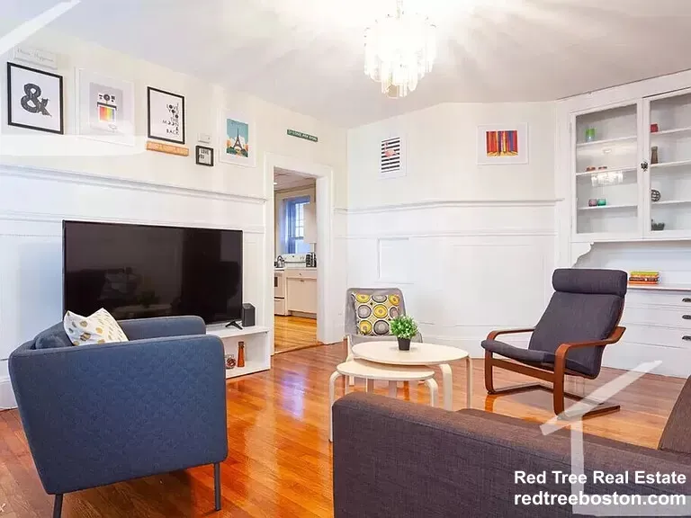 1247 Beacon St, Coolidge Corner