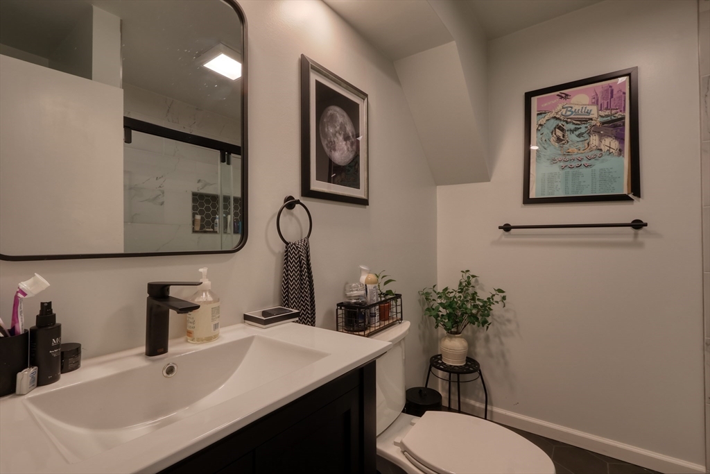 637 Broadway, Everett