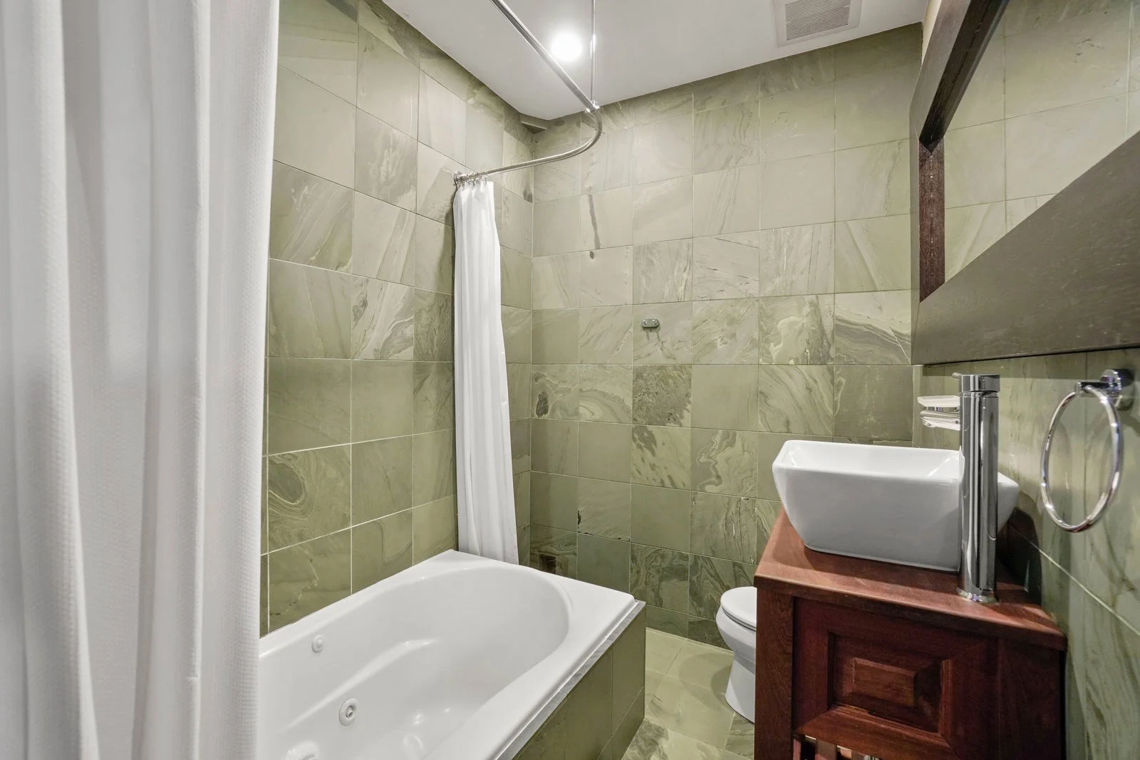 96 South St, Leather District