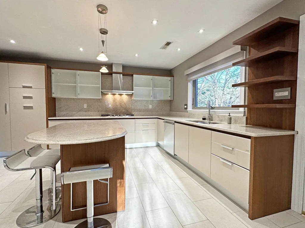 6 Brownson Ter, Jamaica Plain