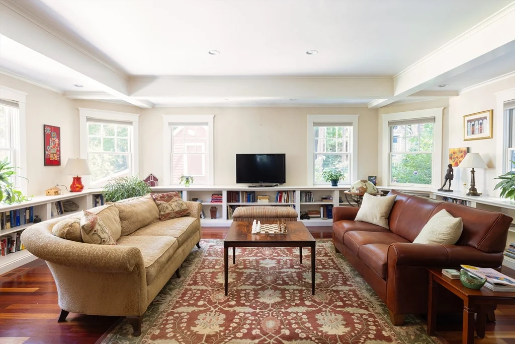 160 Allen Ave, Waban