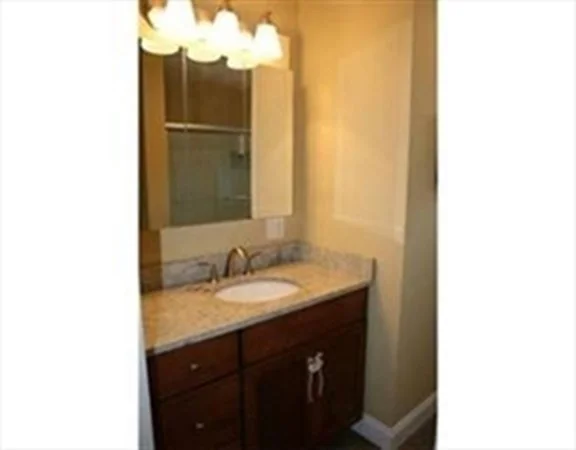 11 Oak St, Watertown