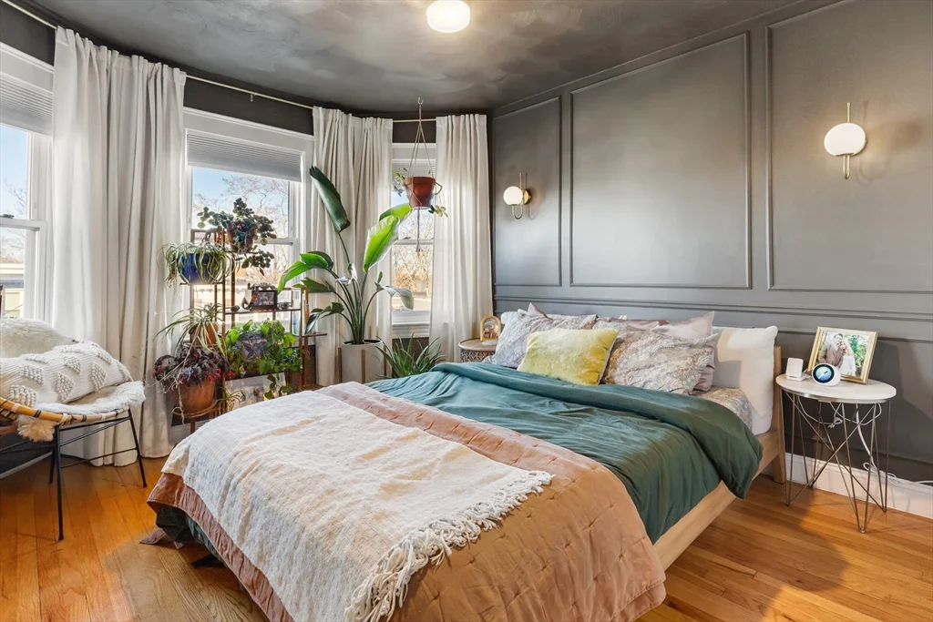 24 Thelma, Dorchester