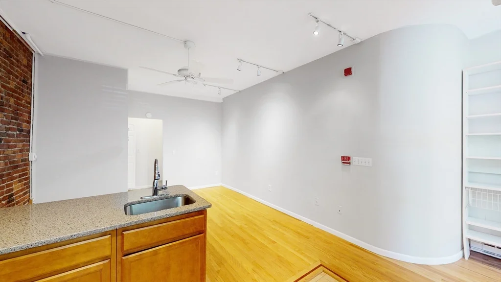 476 Shawmut Ave, South End
