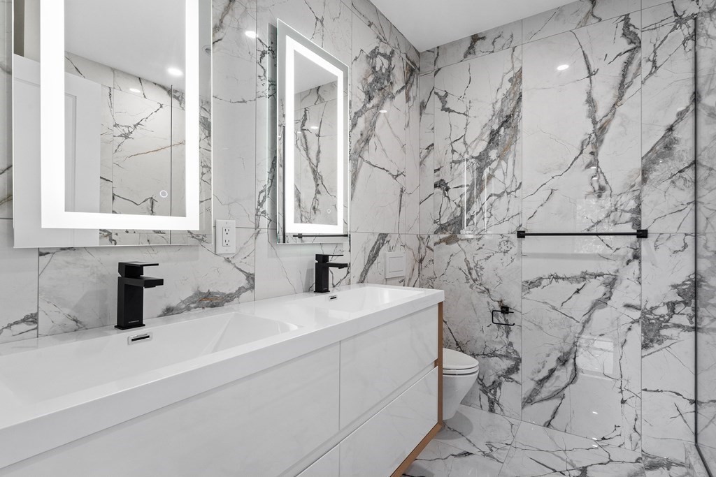 903 Beacon St, Back Bay