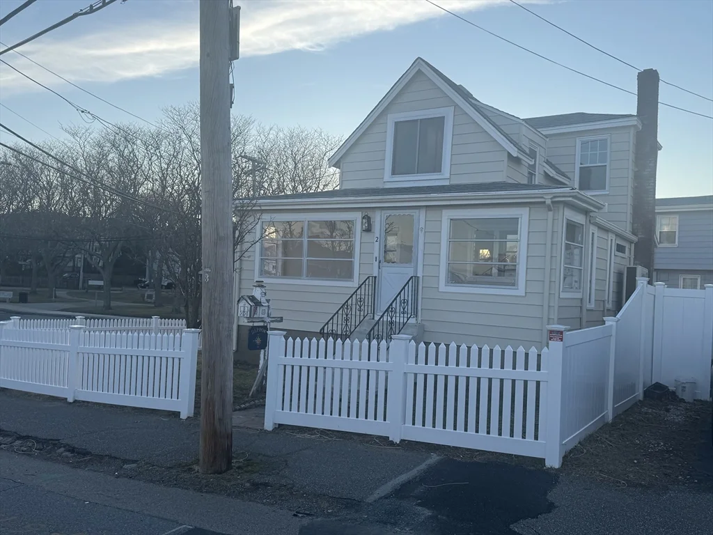 2 Sea Ave, Quincy