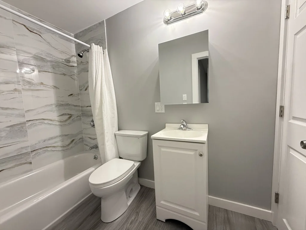565 Hyde Park Ave, Roslindale