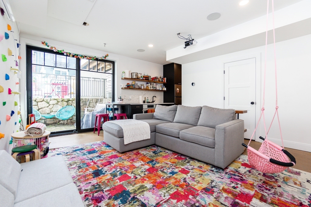 452 W 4th, South Boston