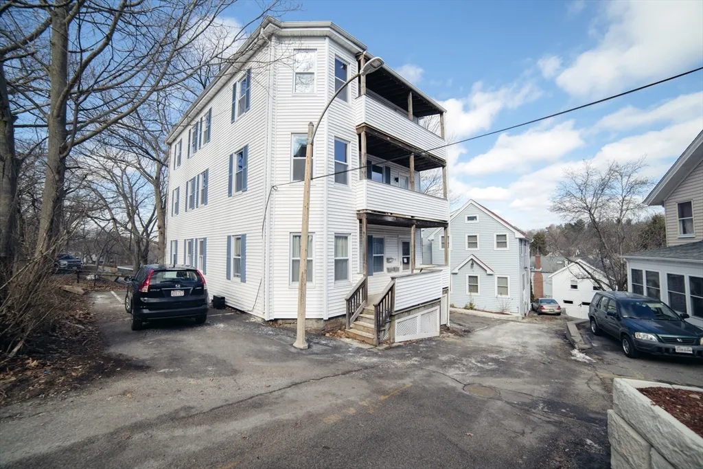 10 Duffley Ct, Chestnut Hill