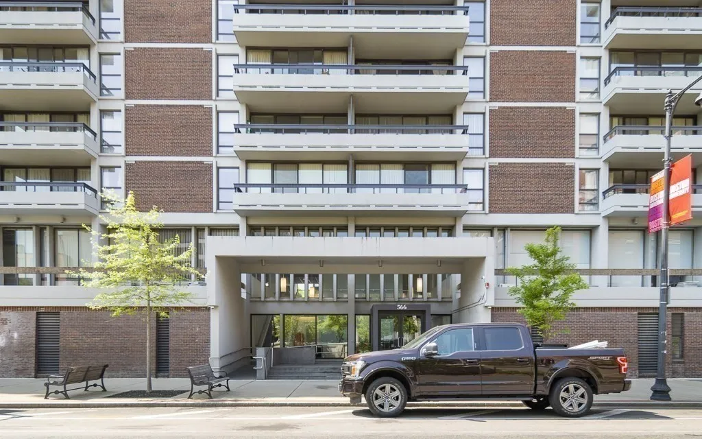 566 Commonwealth, Fenway