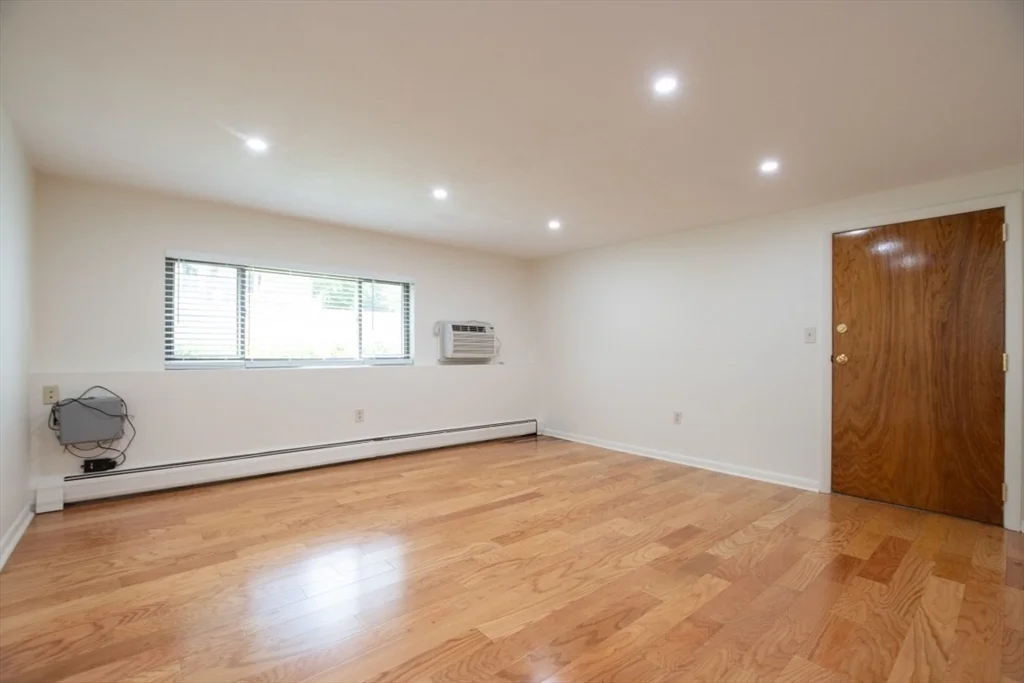 146 Willow St, Waltham