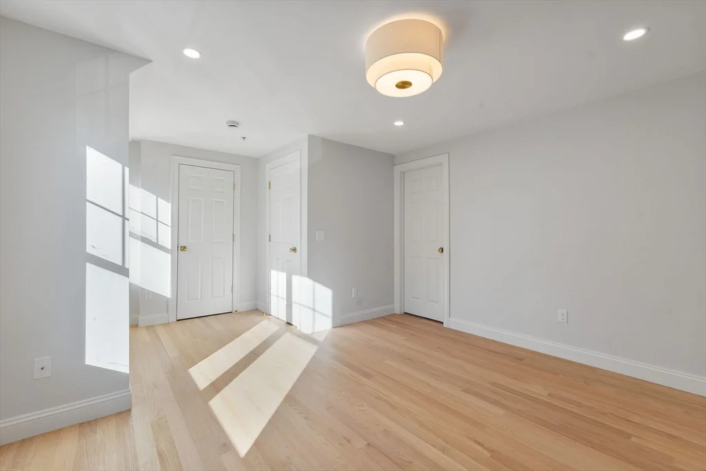 7 Chatham St, Watertown