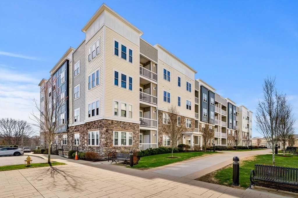 130 University Ave, Westwood