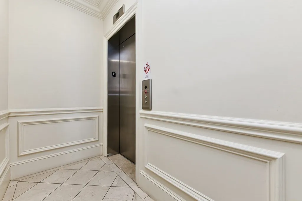 447 Beacon St, Back Bay