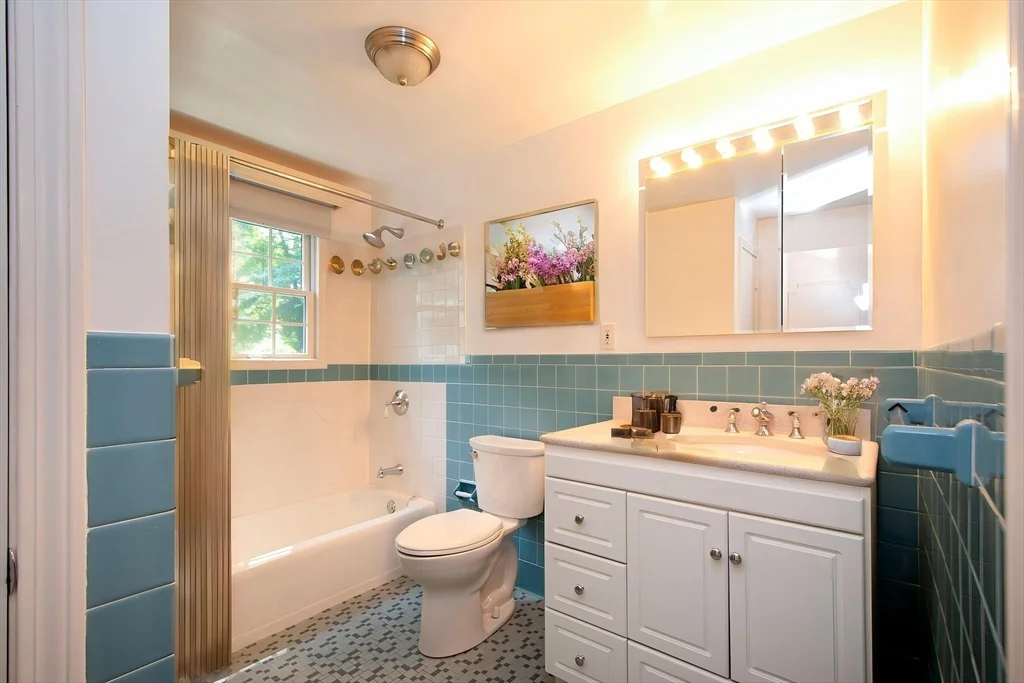 45 Old Pasture Rd, Cohasset