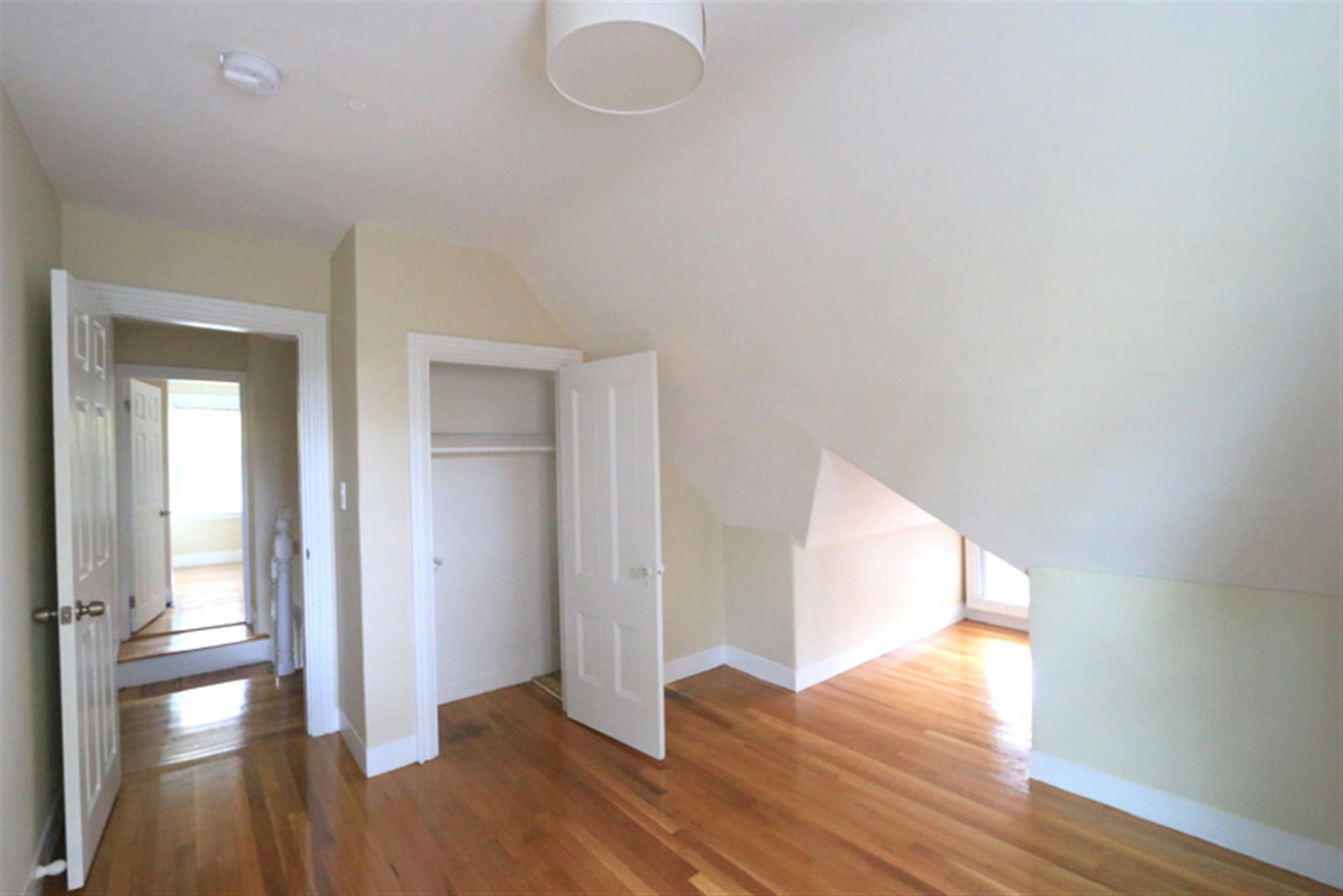 18 Chandler St, Tufts