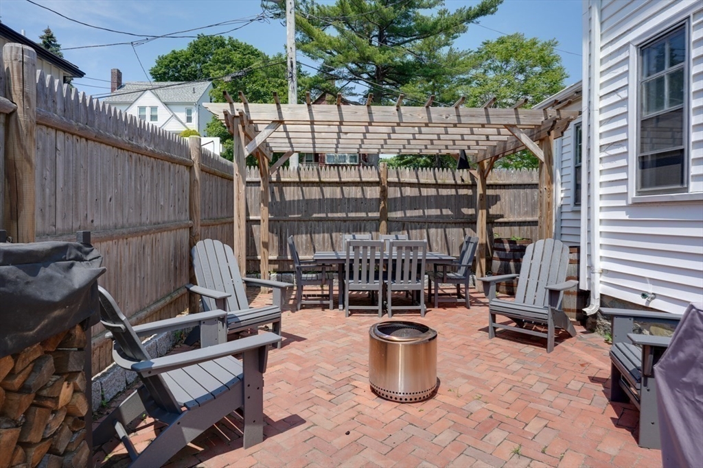 85 Roosevelt Rd, Medford