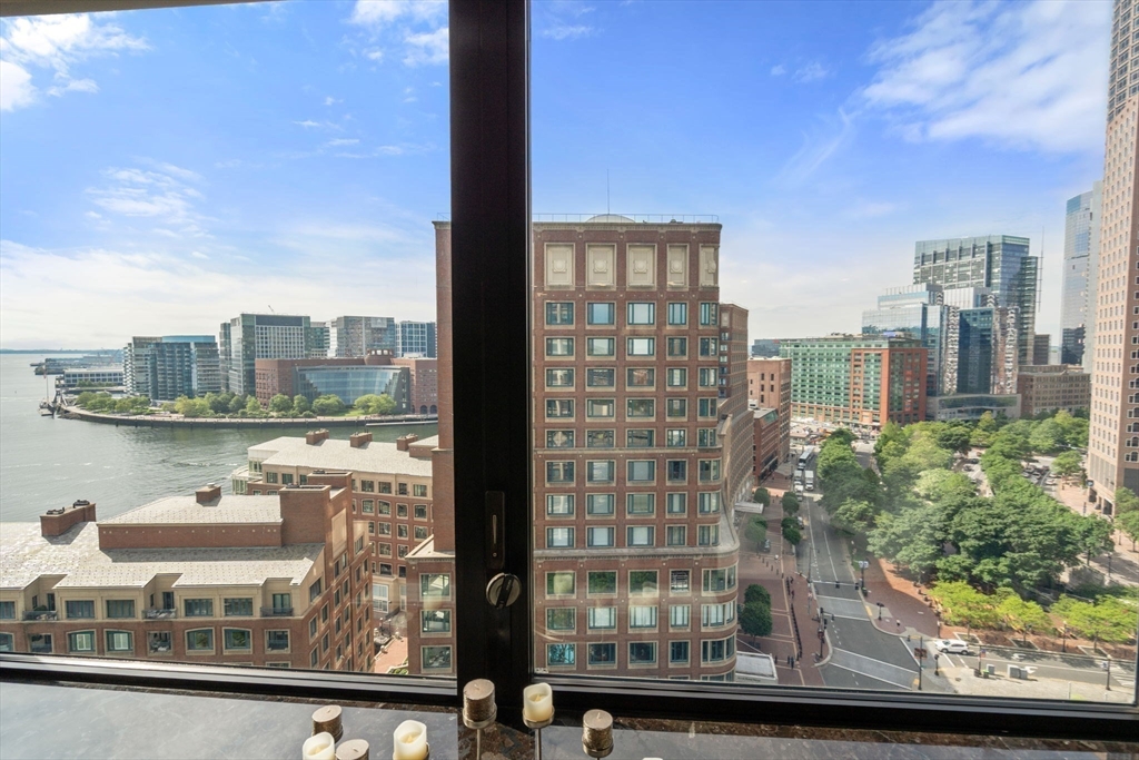 65 E India Row, Waterfront