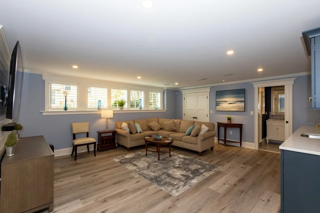 25 Cushing Ave, Crow Point