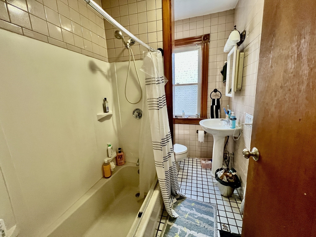 69 Woodlawn St, Jamaica Plain