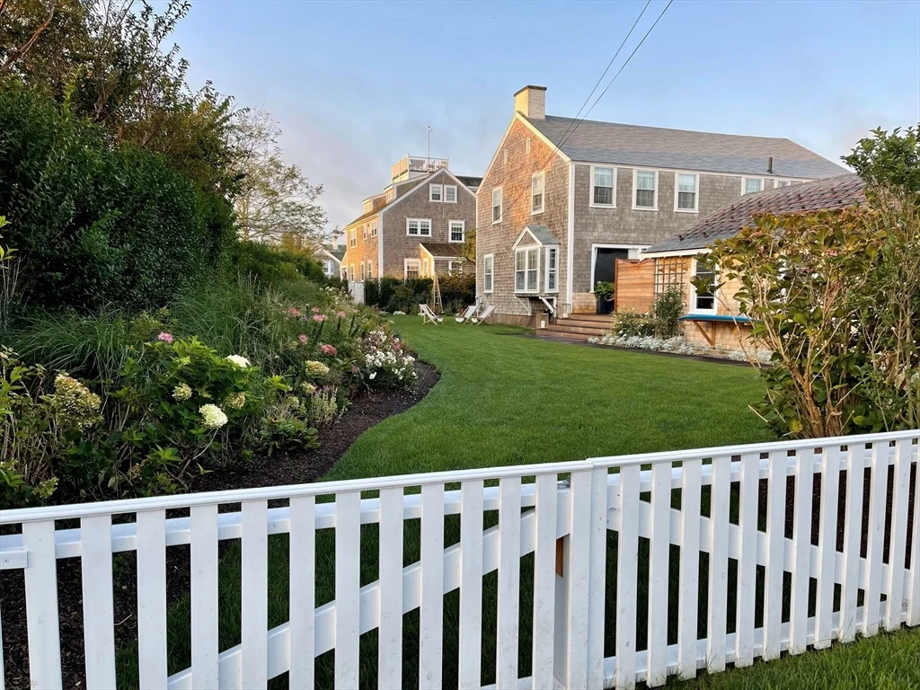 66 Hulbert Avenue North House, Nantucket