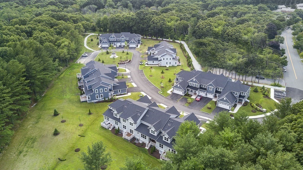 15 Lily Pond Ln, Lexington