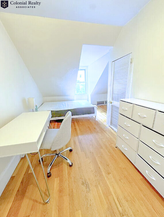 216 Freeman St, North Brookline