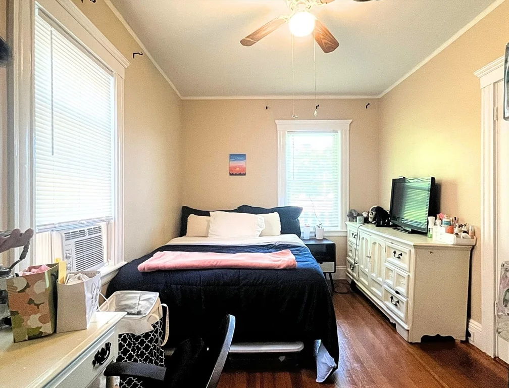 3907 Washington St, Jamaica Plain