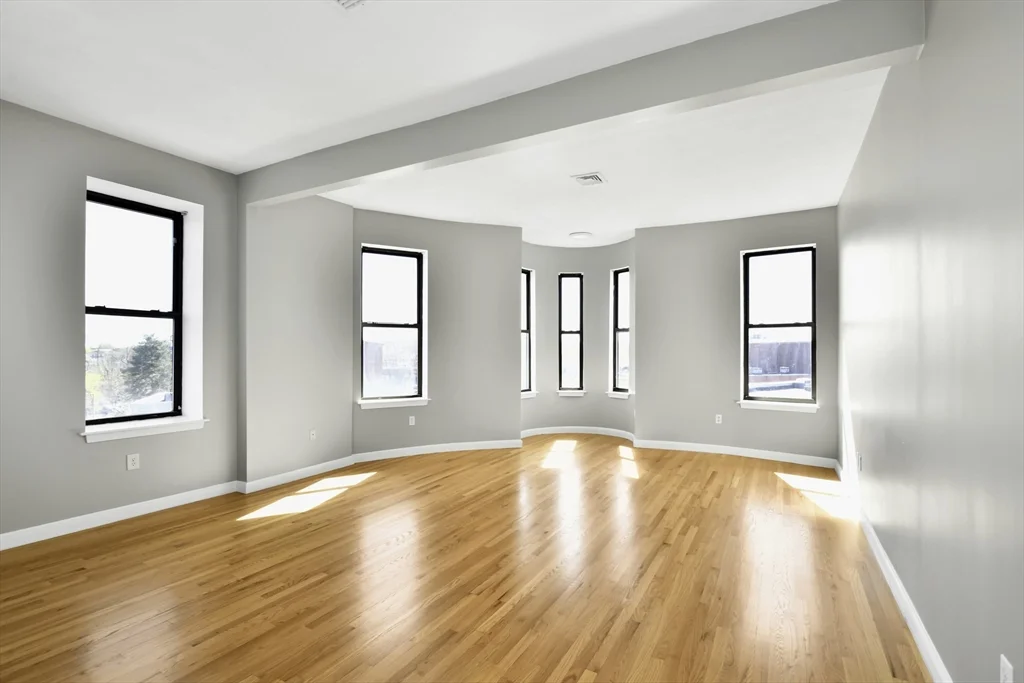 3 Forest St, Medford