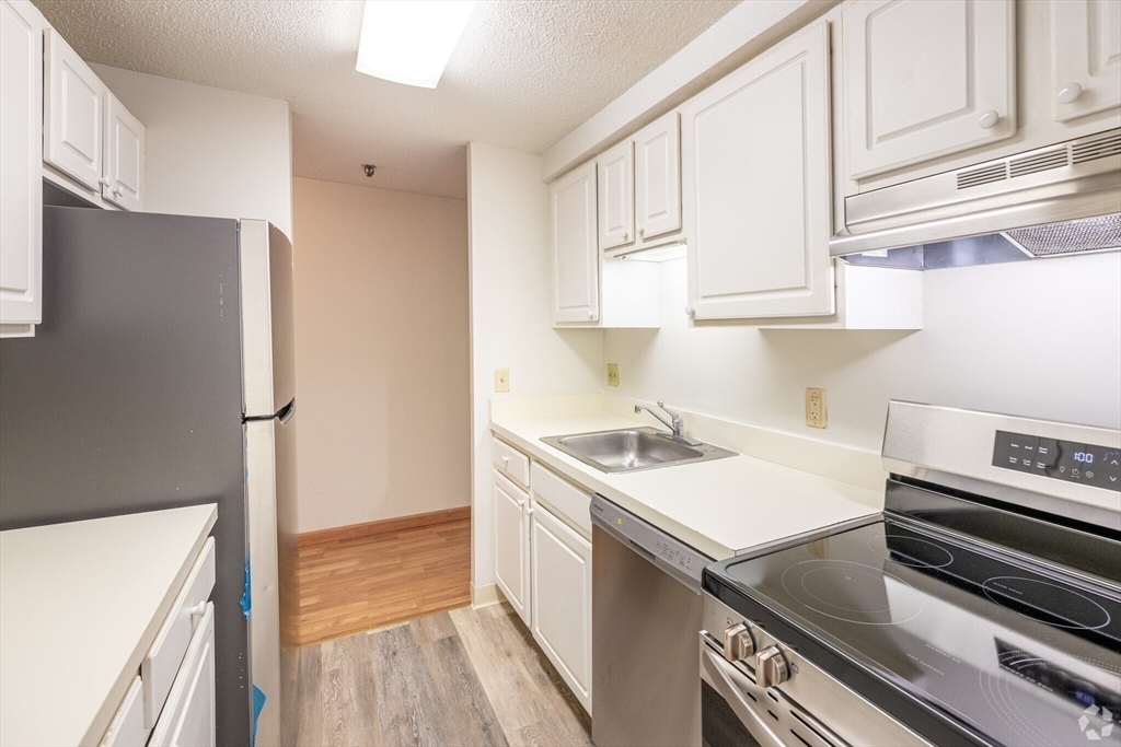 95 Audubon Rd, Wakefield