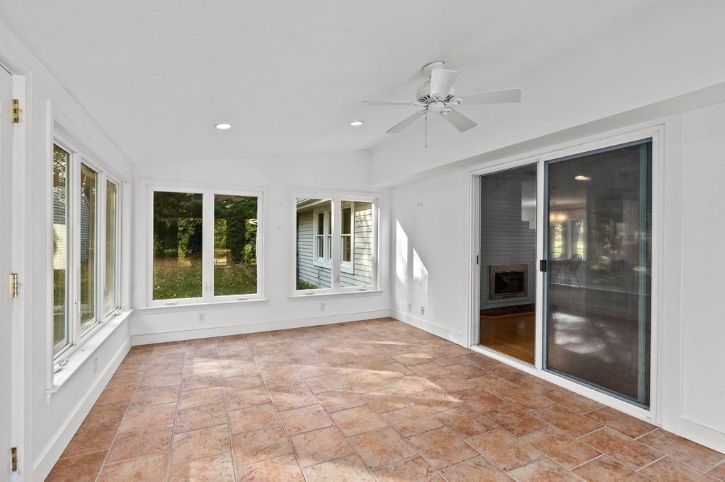 10 Pinegrove, Hingham