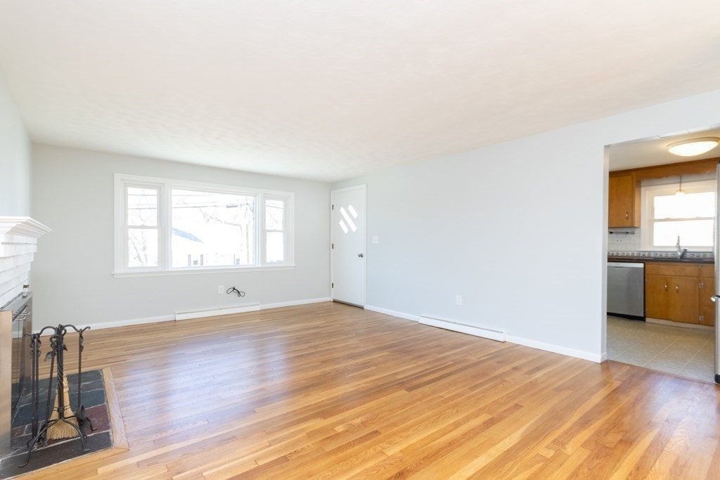 548 Poplar St, Roslindale