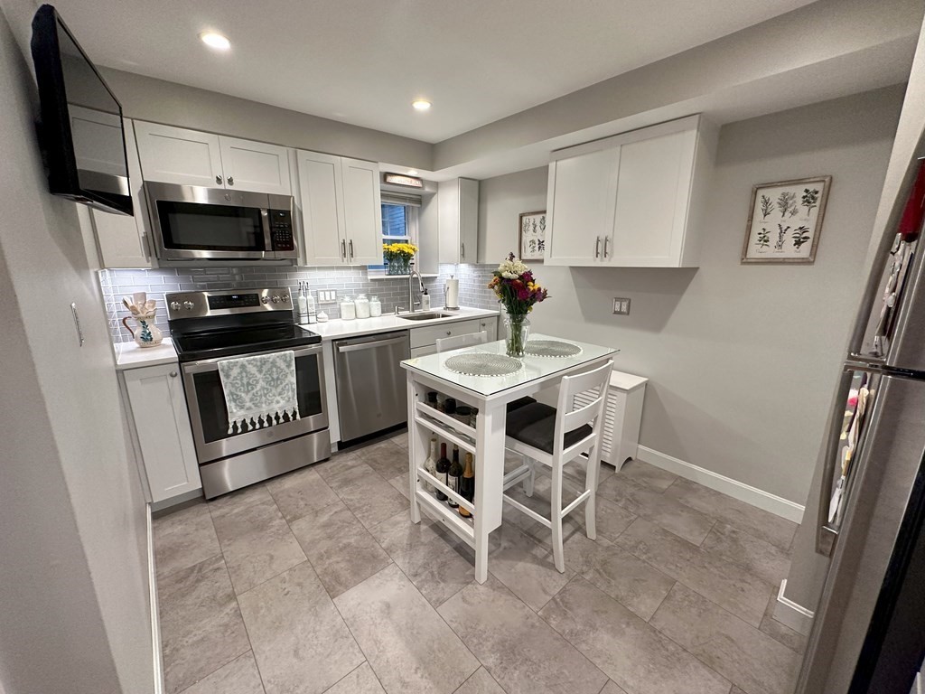 26 John, Coolidge Corner