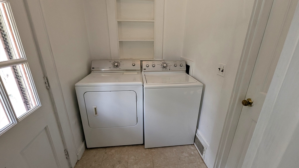 26 Oak St, Wellesley