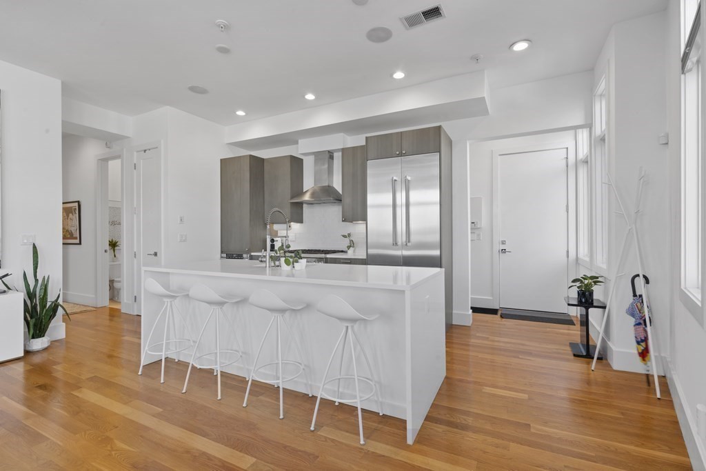 5 Mohawk St, South Boston