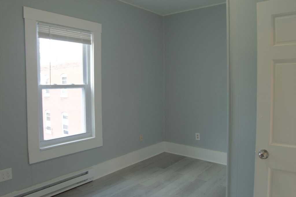 105 Clarendon St, Fitchburg