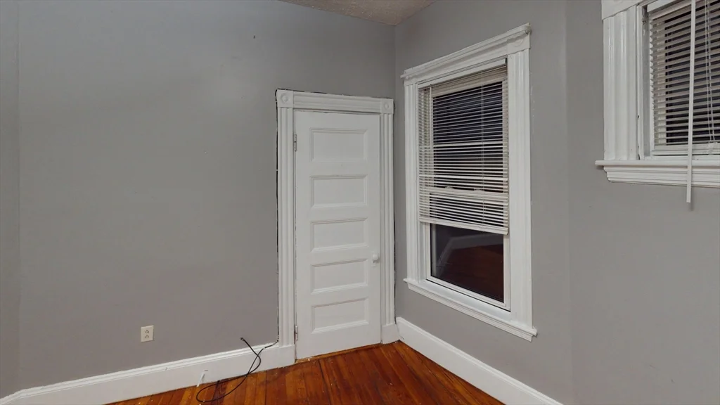 11 Sunset St, Mission Hill