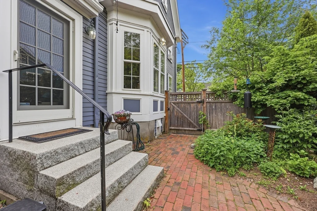 37 Marlboro St, Newburyport
