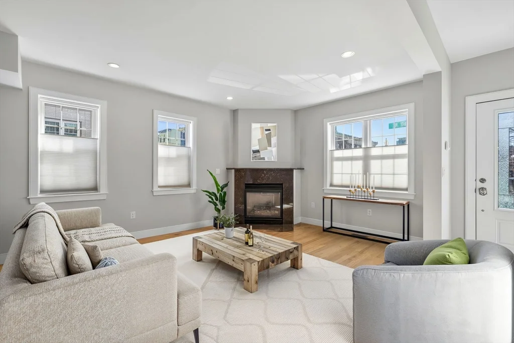 170 W 3rd St, South Boston