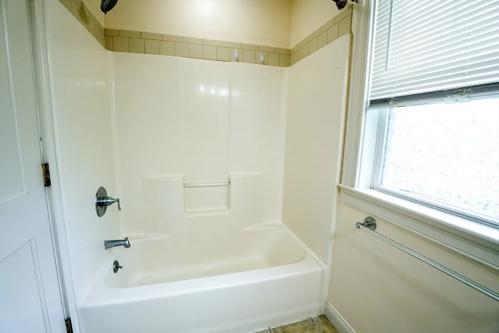 3 A Allen St, Natick