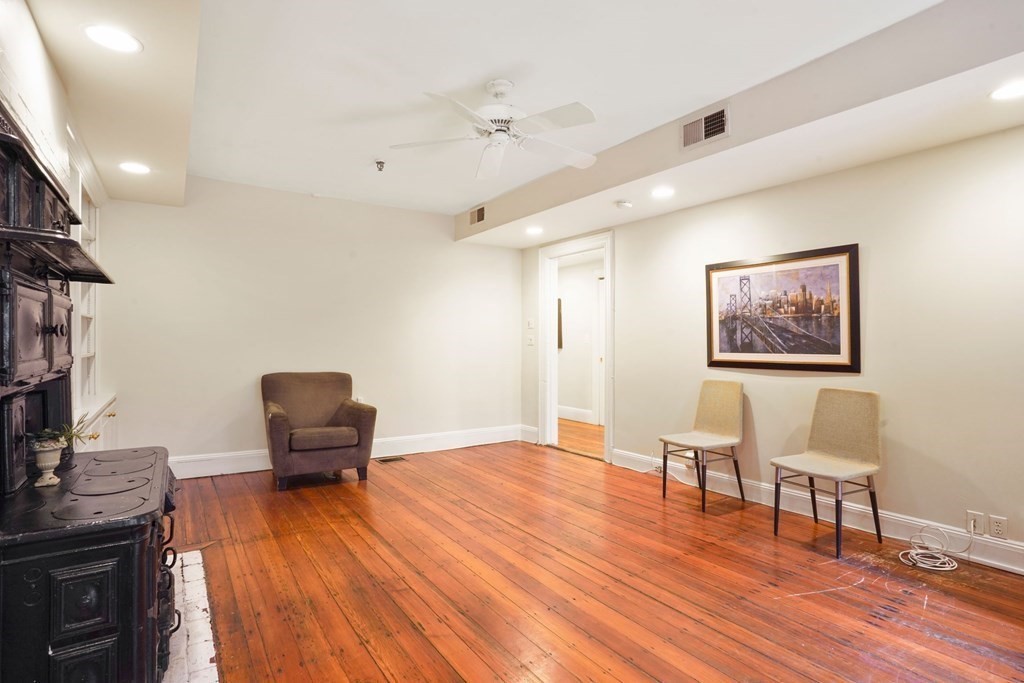 296 Marlborough St, Back Bay