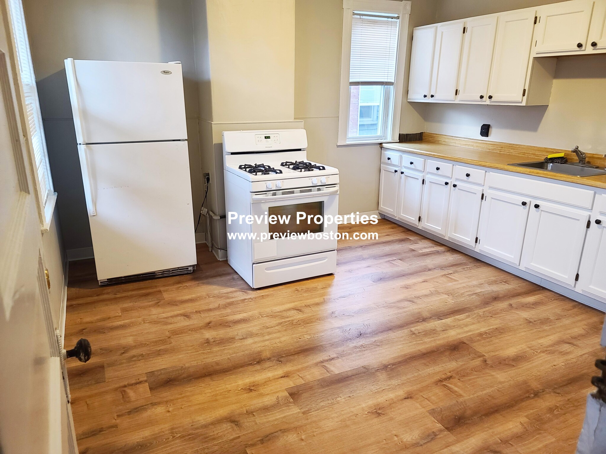 348 Faneuil St, Oak Square