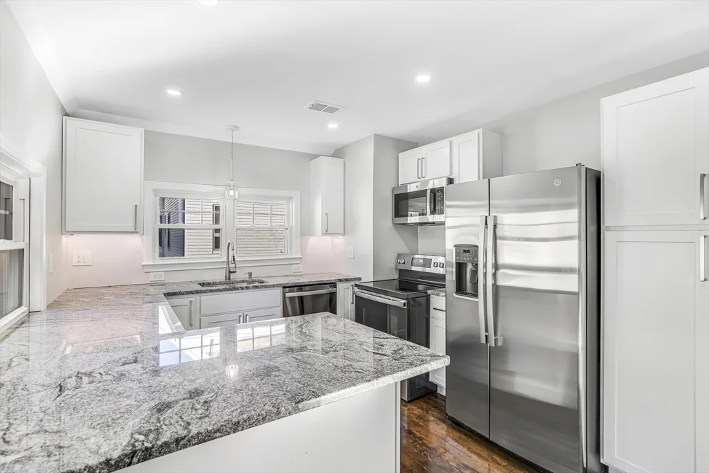 77 Maverick St, Fitchburg