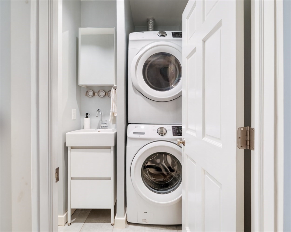 65 Glen Rd, Brookline Village