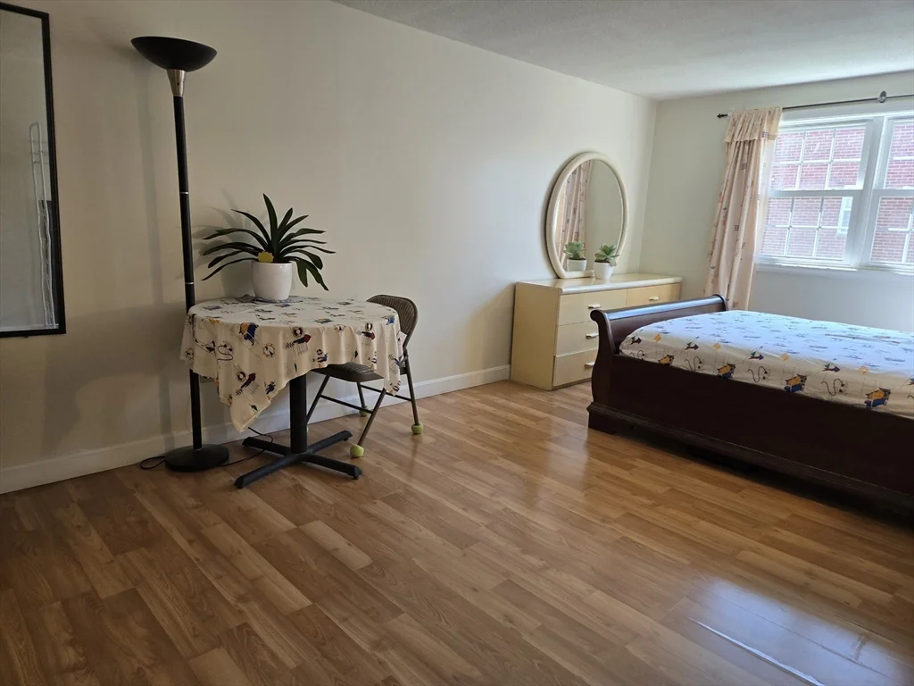 2 Old Colony Ln, Arlington