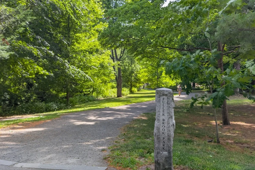 29 Brook St, Wellesley