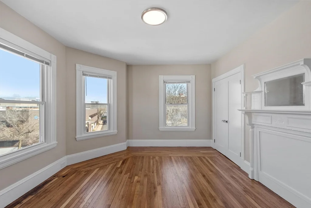 1590 Cambridge St, Mid-Cambridge