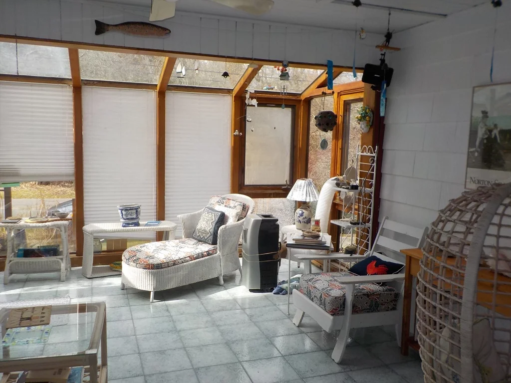 186 Brayton Point Rd, Acoaxet