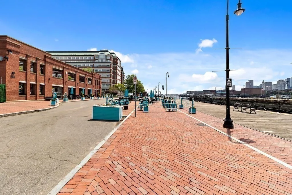 33 3rd Ave, Charlestown